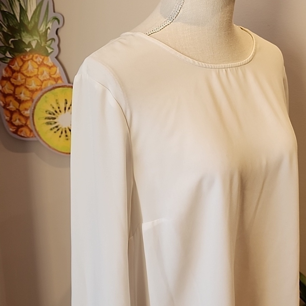 Vince Camuto - Flowy White Blouse - Picture 2 of 9